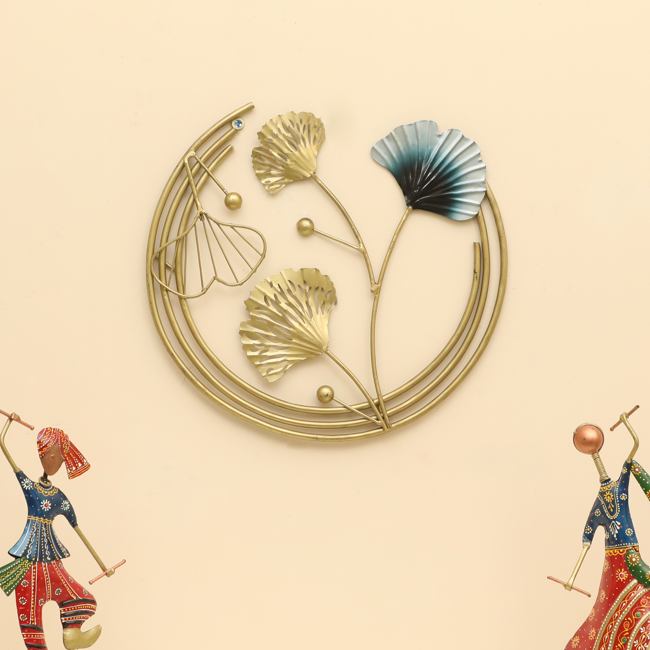 Metal Toshi Leafs Wall Hanging