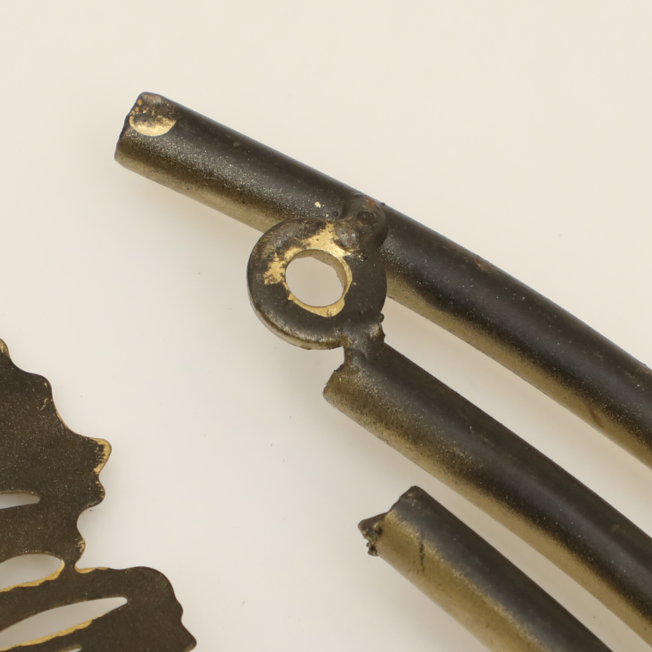 Metal Toshi Leafs Wall Hanging - Image 4