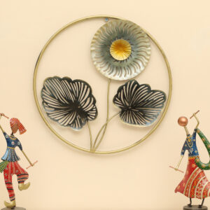 Metal Round Niko Leaf Wall Frame