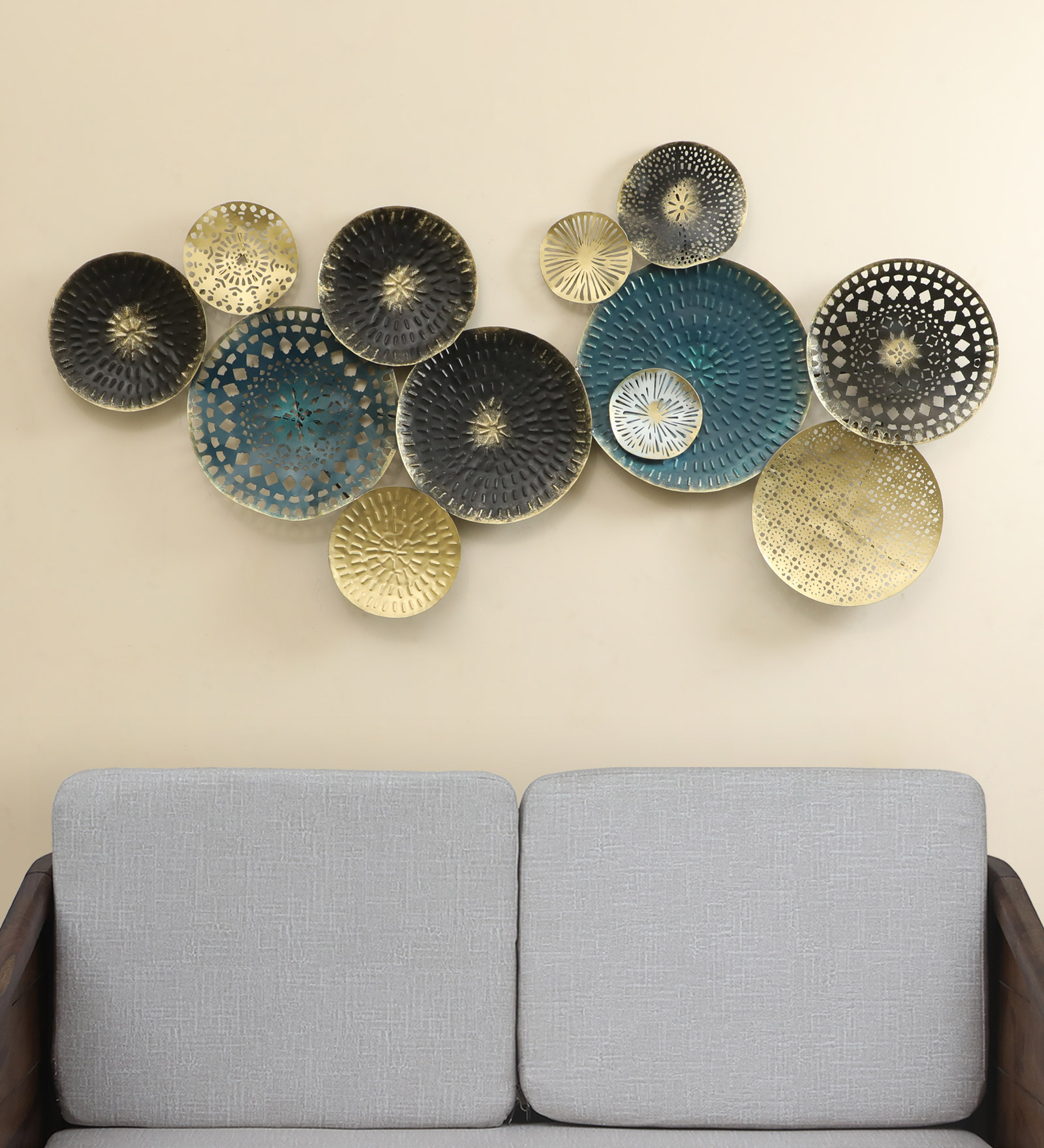 Metal Yuka Round Abstract Wall Decor