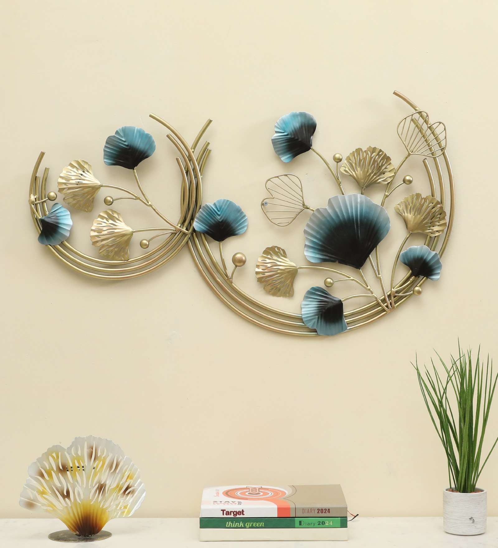 Metal Tyra Leaf Wall Decor