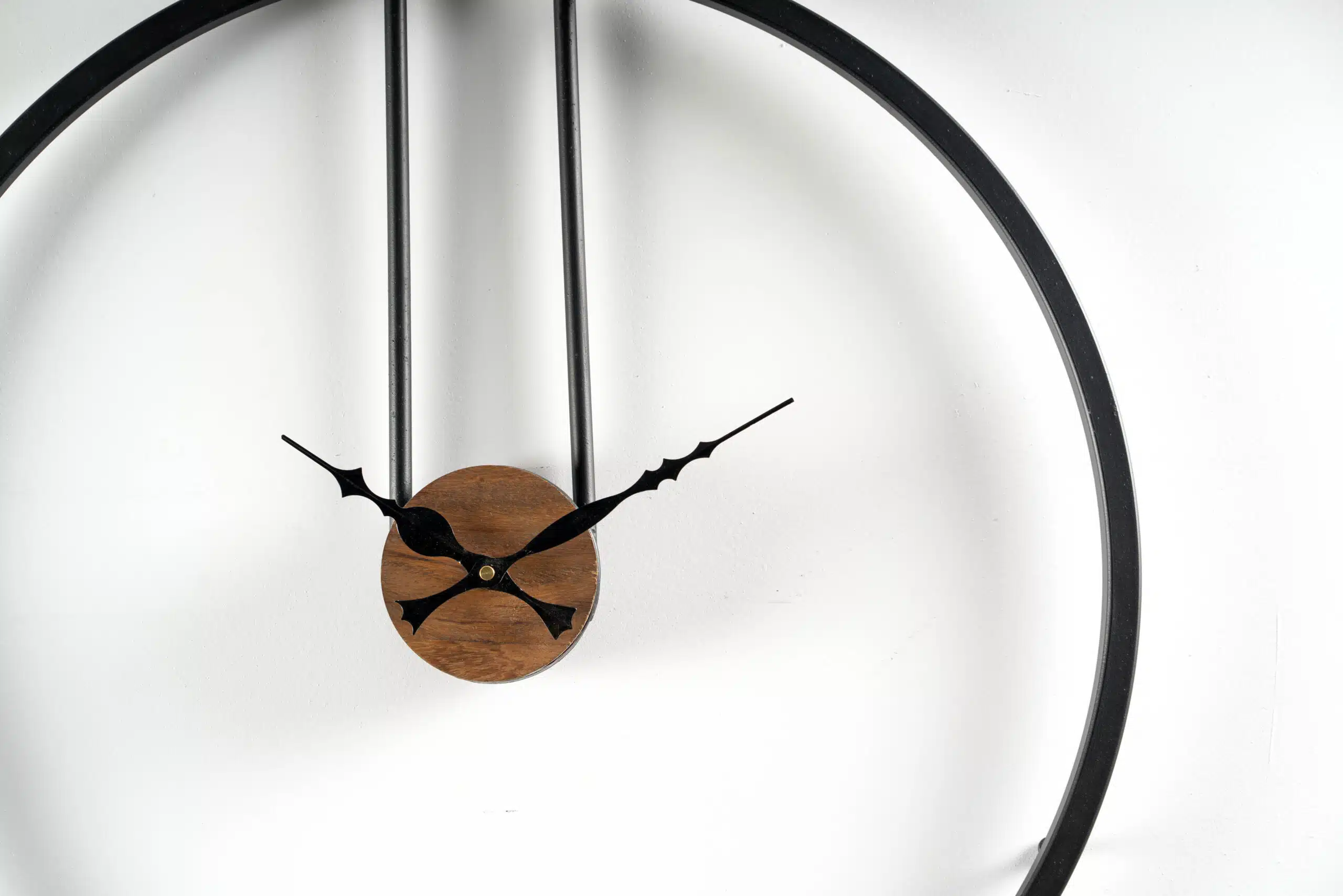 Vivian Metal Silent Wall Clock for Modern Living Room & Bedroom Décor - Image 4