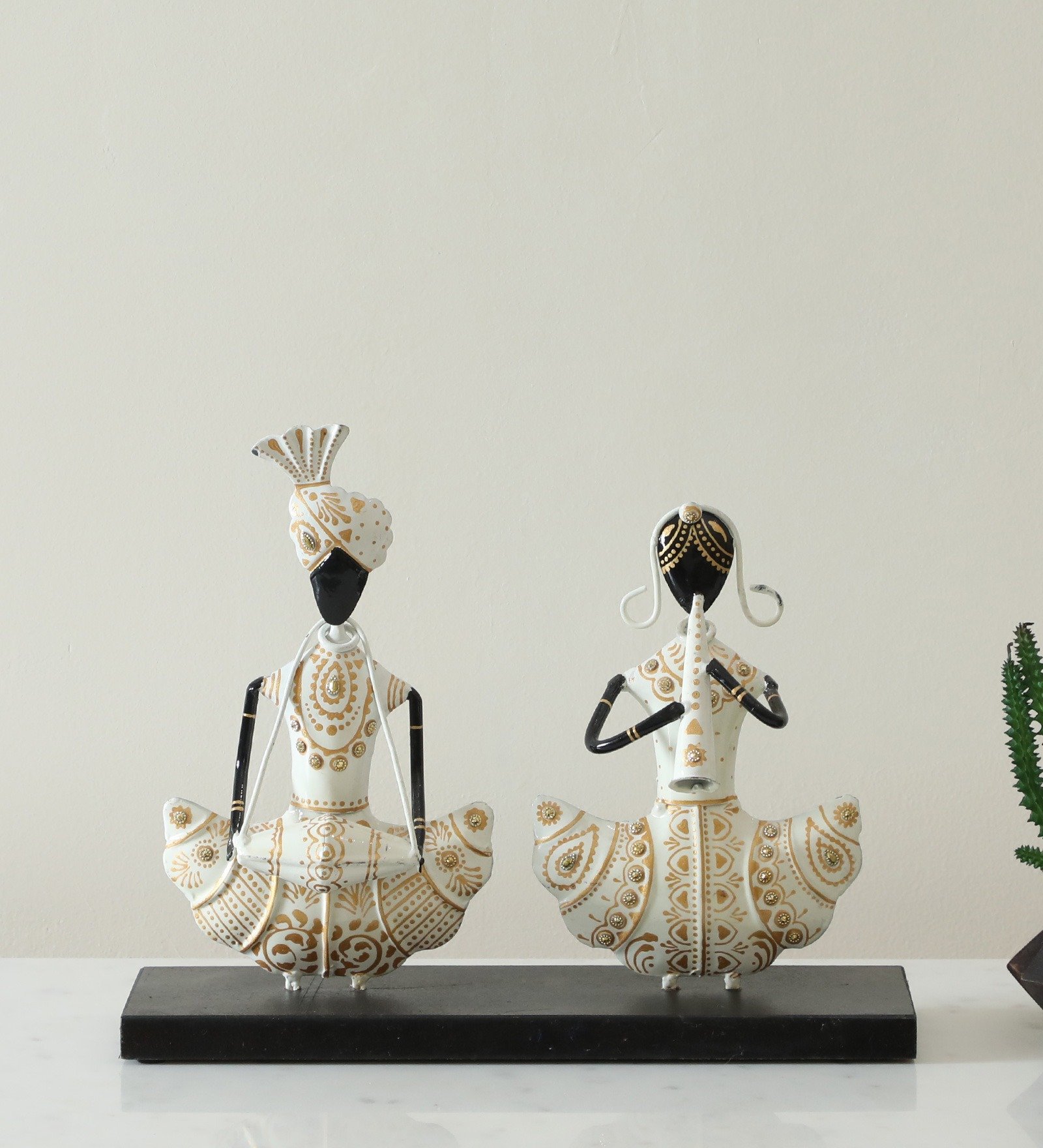 Metal Multicolor Rika Couple Musician Table Decor Showpiece