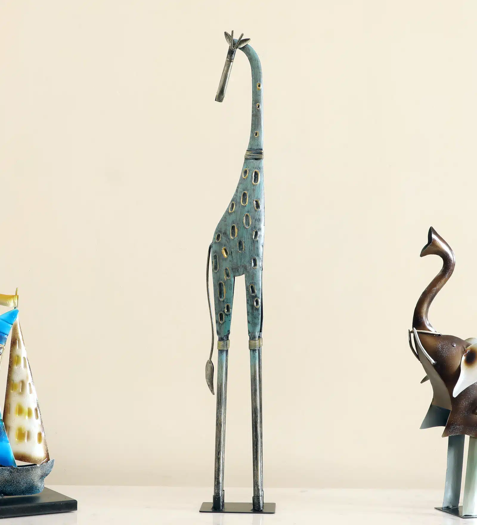 Metal Multicolor Eva Giraffe/2 Showpiece Table Decor