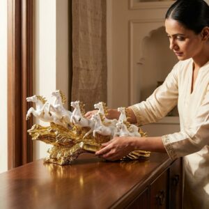 Luxury 7 Running Horses Statue Gold White Resin Horse Sculpture for Living Room Home Décor