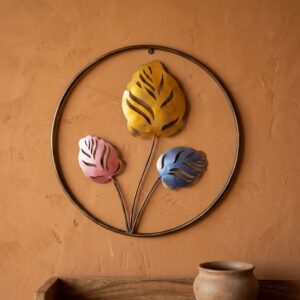 Tropical Leaf Wall Decor – Round Metal Wall Art Piece